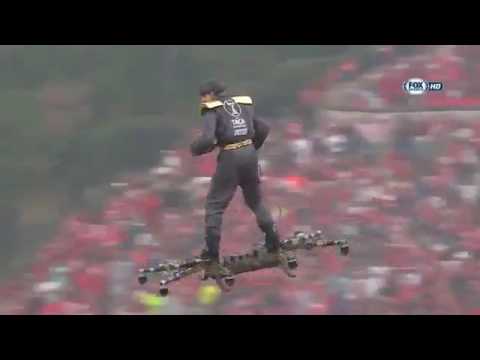 Летающий человек передал мяч судье | Flying man handed the match ball to the referee