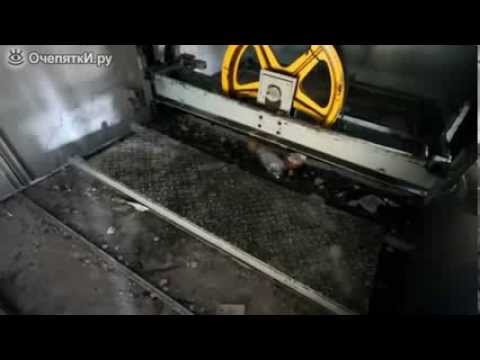 так падает лифт!