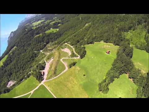 Потрясающий полет в костюме белки-летяги