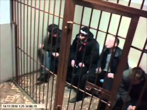 Успокоил буйного сокамерника