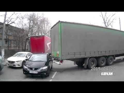 Кража века. Фура случайно зацепилась за легковушку