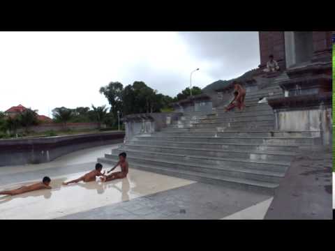 Счастливое детство в Камбодже - Осторожно! Там ступеньки-пеньки-пеньки...