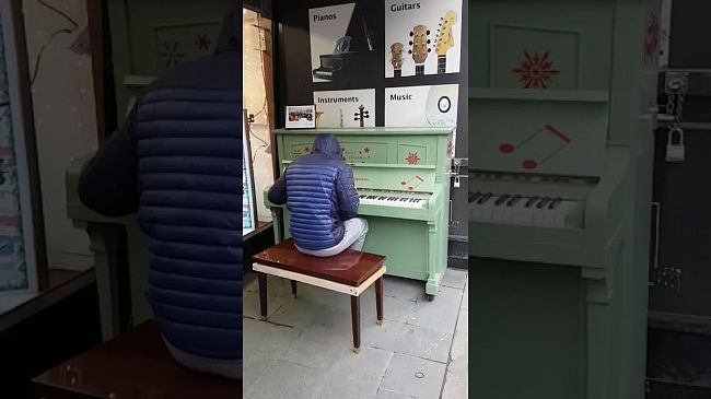 Офигено играет разные популярные мелодии