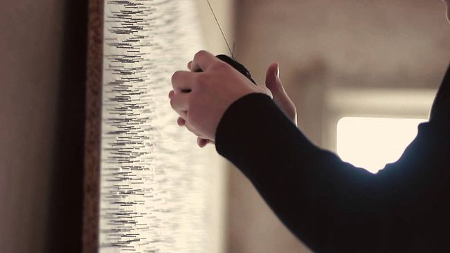 Портрет нитками на гвоздях