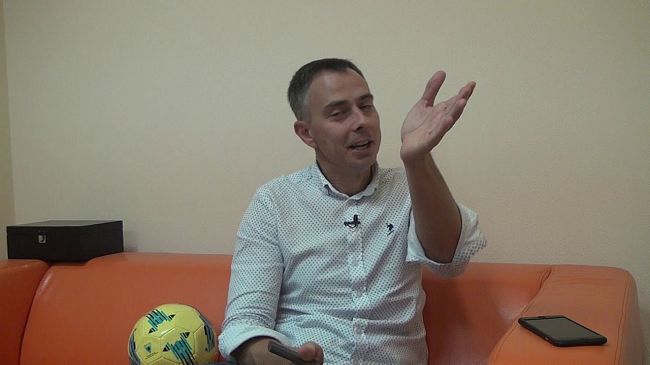 Строить свой бизнес или работать по найму ? :) отличий не так уж и много...